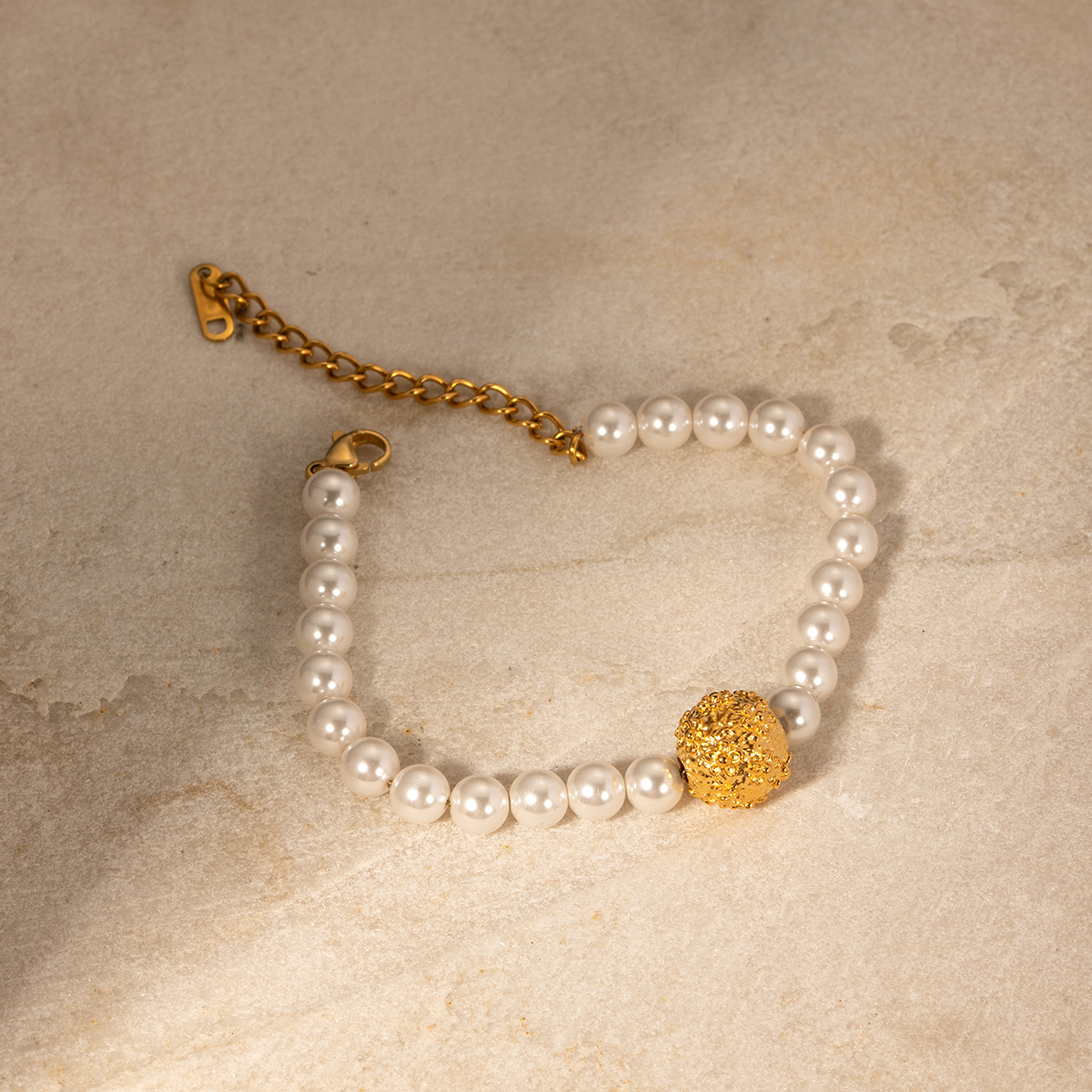 Großhandel Schmuck IG-Stil Blume Edelstahl 304 Künstliche Perle Titan Stahl 18 Karat Vergoldet Armbänder display picture 8