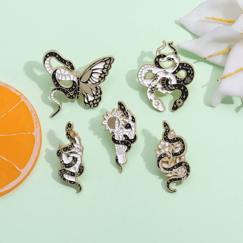 Vintage Style Flower Snake Butterfly Alloy Plating Unisex Brooches display picture 6