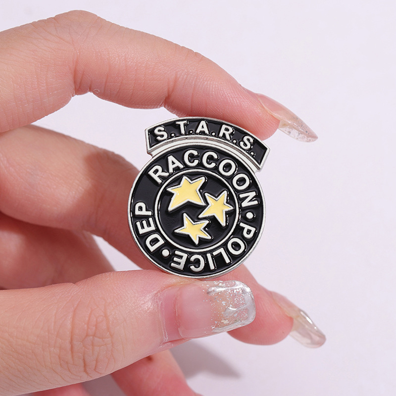 Simple Style Letter Star Alloy Plating Unisex Brooches display picture 3