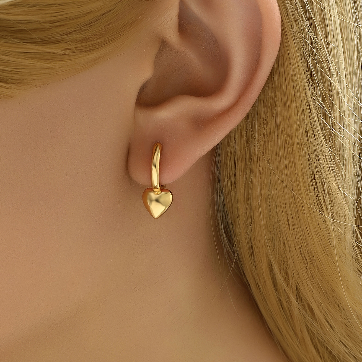 1 Pair Sweet Round Heart Shape Plating Copper 18K Gold Plated Huggie Earrings display picture 9