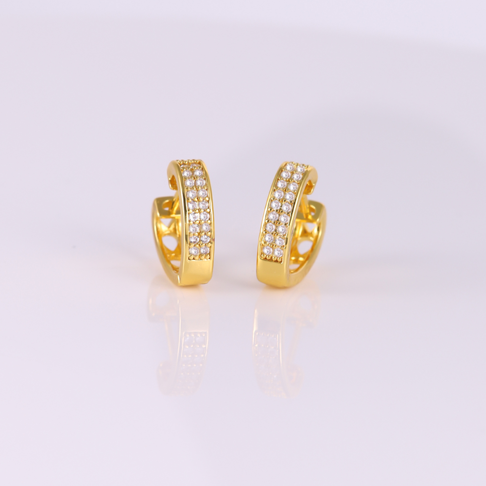 1 Paar Elegant Einfacher Stil Herzform Inlay Kupfer Zirkon 18 Karat Vergoldet Reif Ohrringe display picture 1