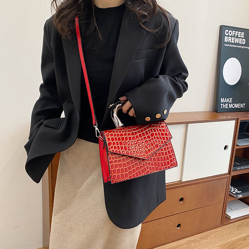 Women's Pu Leather Crocodile Vintage Style Sewing Thread Square Flip Cover Shoulder Bag display picture 24