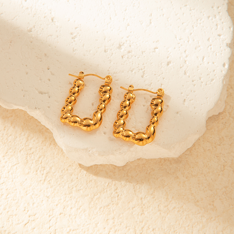 1 Paar Einfacher Stil C-Form Herzform Überzug Edelstahl 304 Vergoldet Reif Ohrringe display picture 4