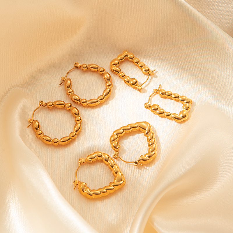 1 Paar Einfacher Stil C-Form Herzform Überzug Edelstahl 304 Vergoldet Reif Ohrringe display picture 3