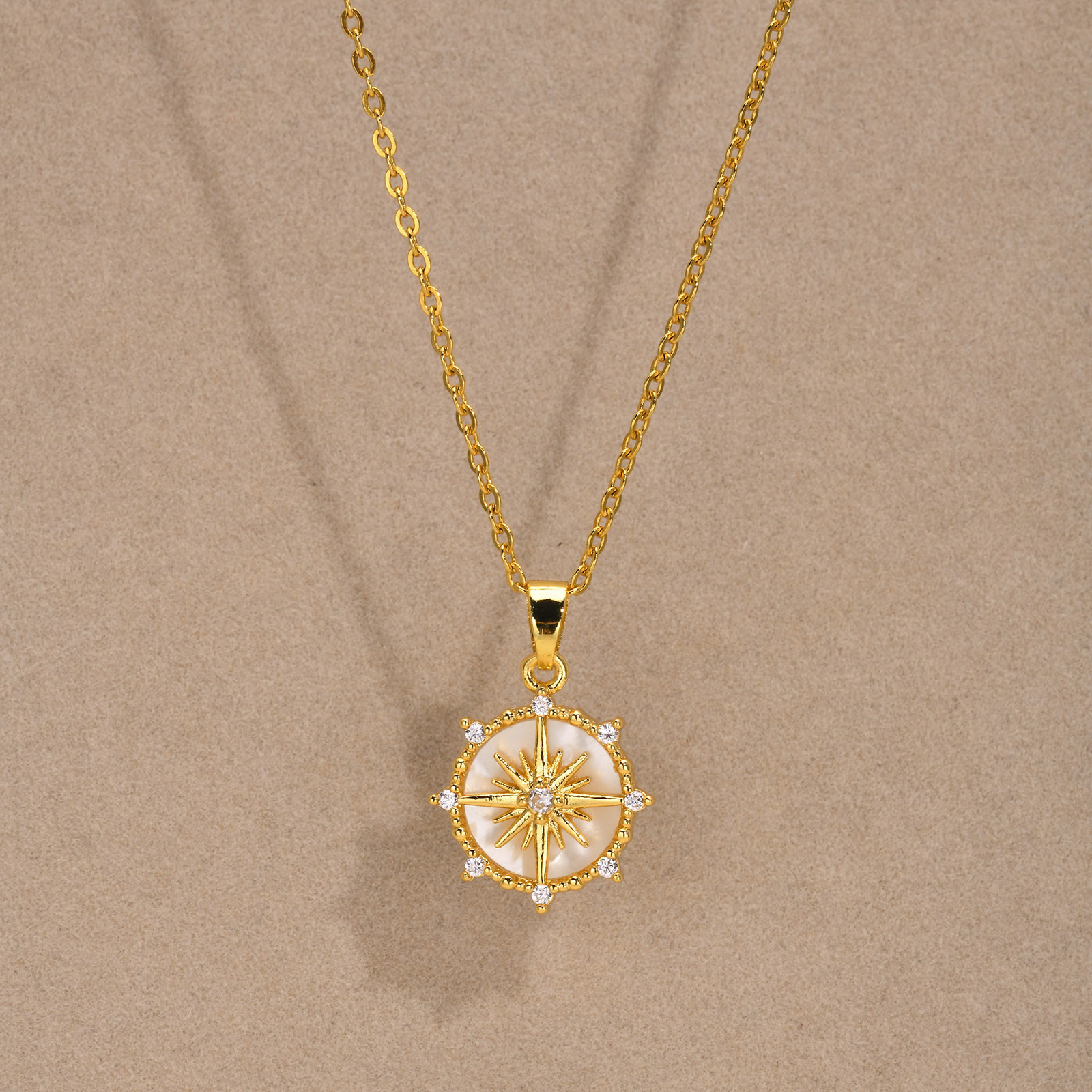 Lässig Einfacher Stil Stern Kupfer Vergoldet Frau Halskette Mit Anhänger display picture 4