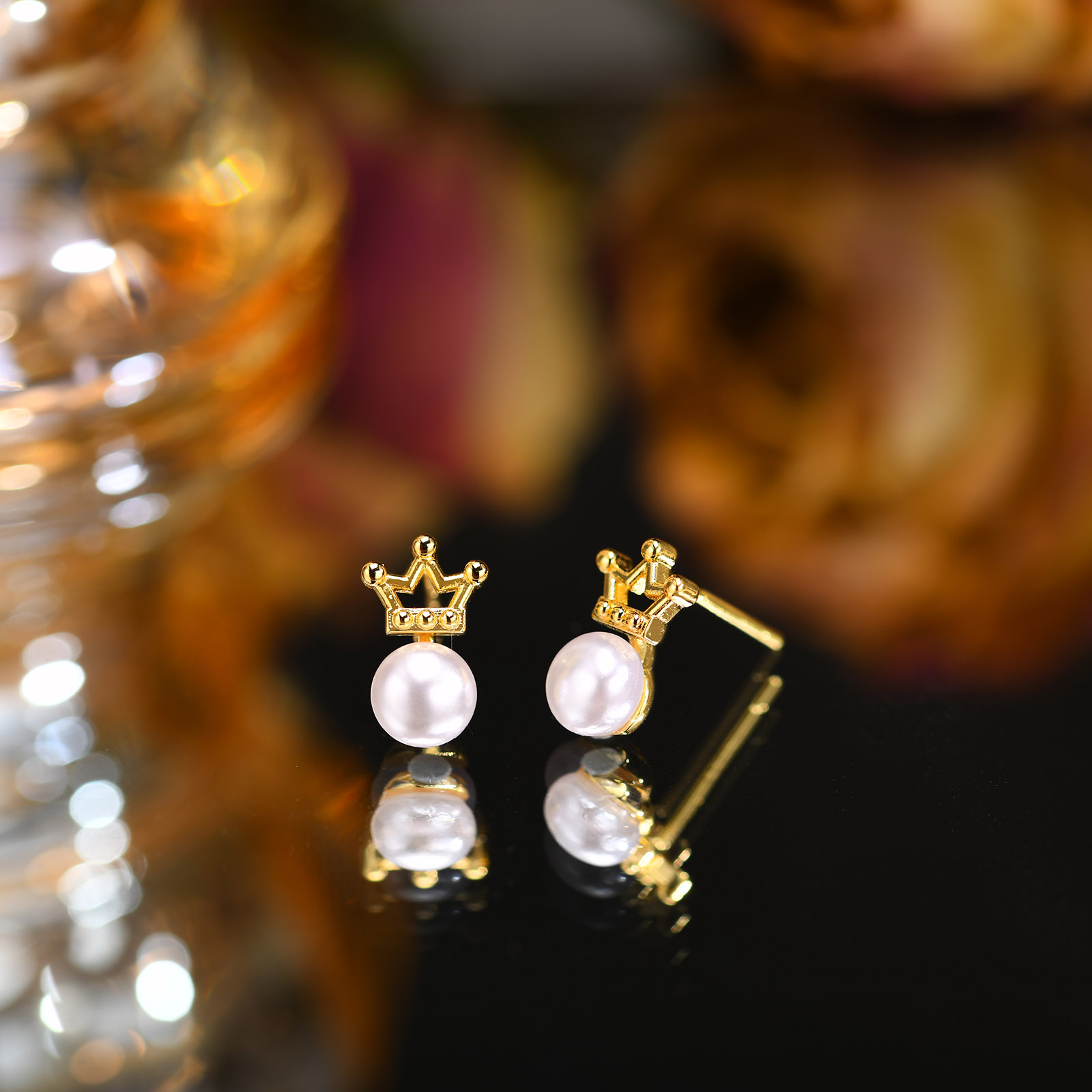 1 Pair Vintage Style Crown Plating Copper Ear Studs display picture 3