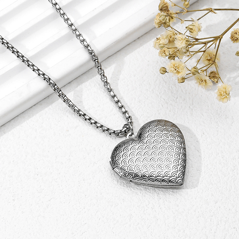 Stainless Steel Vintage Style Classic Style Square Oval Heart Shape Plating Pendant Necklace display picture 10