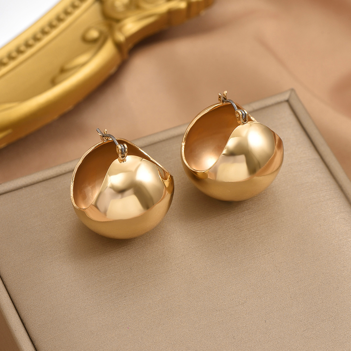 1 Pair IG Style Simple Style Ball Plating Iron Earrings display picture 3