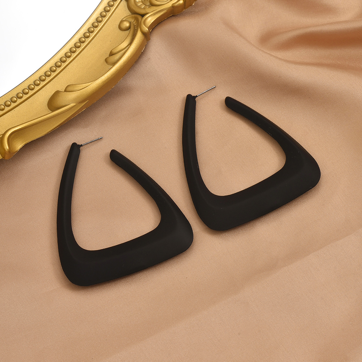 1 Paar Übertrieben Einfacher Stil Dreieck Überzug Eisen Ohrringe display picture 3