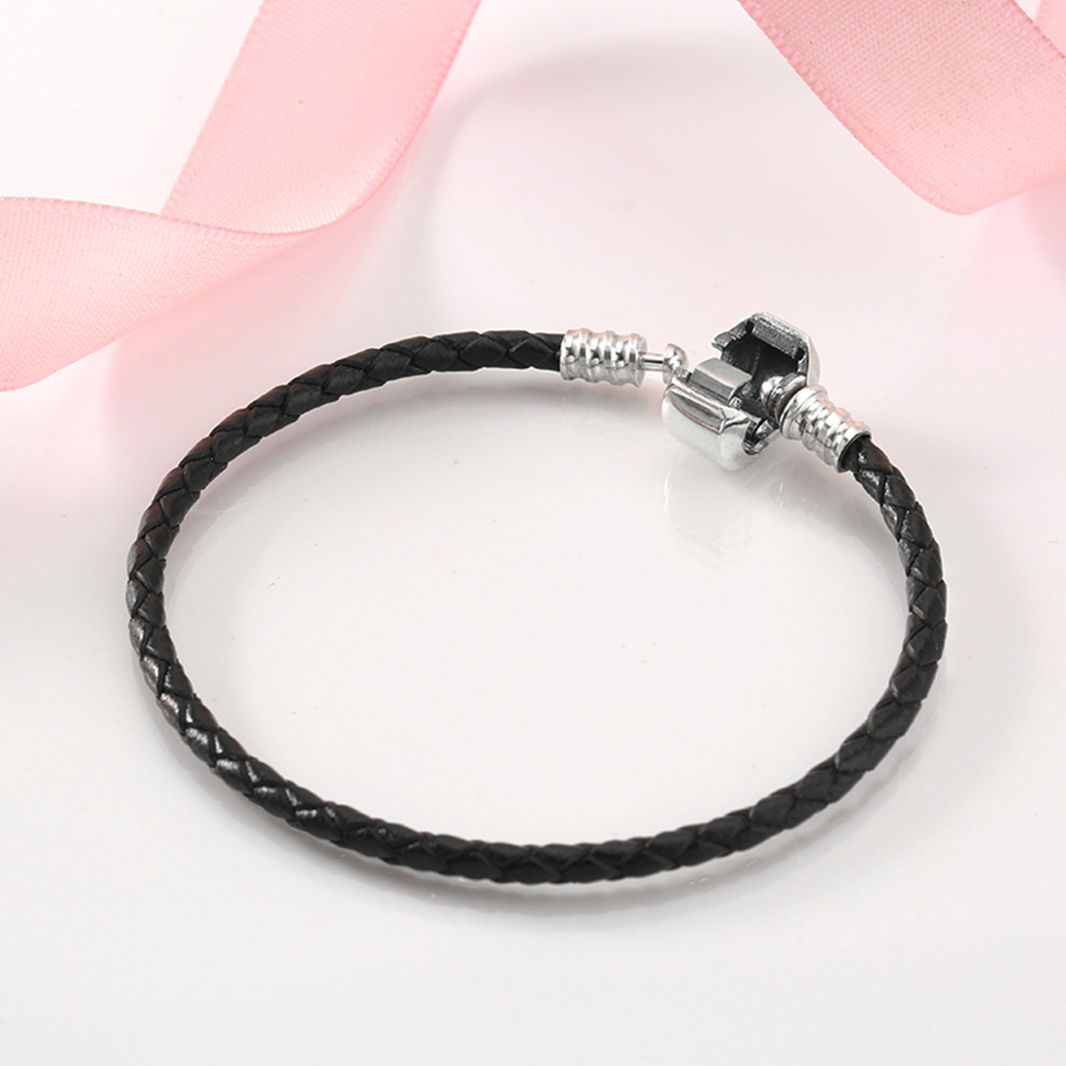 Casual Classic Style Solid Color Pu Leather Sterling Silver Braid Women's Bracelets display picture 4