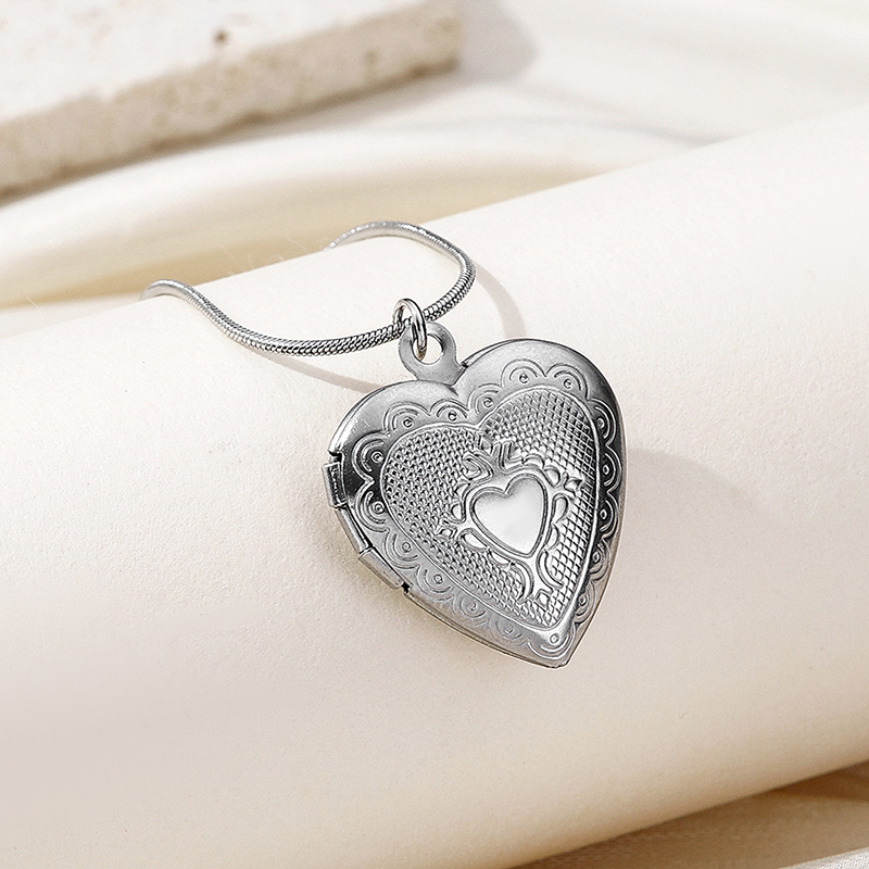 Stainless Steel Vintage Style Classic Style Square Oval Heart Shape Plating Pendant Necklace display picture 14