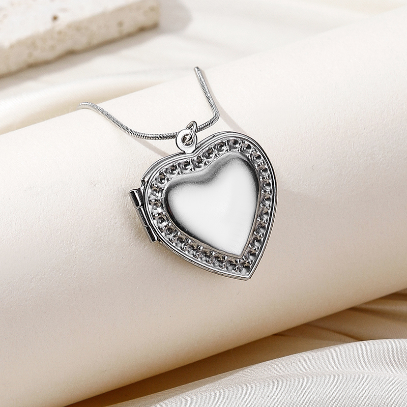 Stainless Steel Vintage Style Classic Style Square Oval Heart Shape Plating Pendant Necklace display picture 12