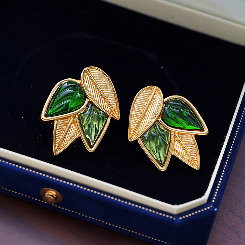 1 Pair Retro Leaves Plating Copper Ear Studs display picture 1