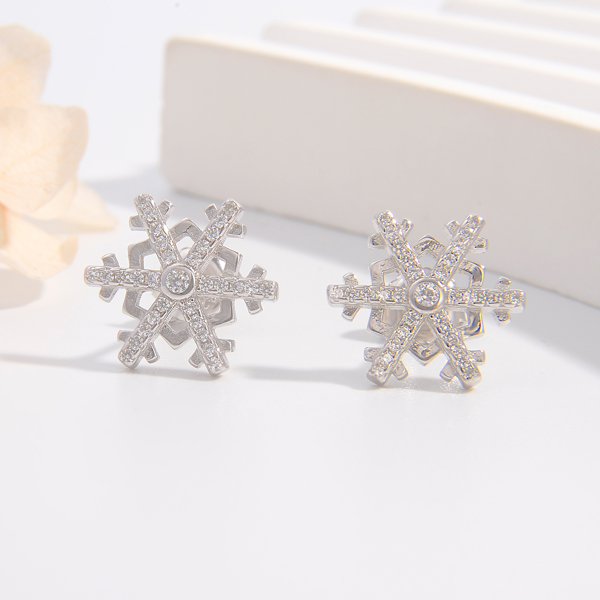 1 Pair Simple Style Snowflake Plating Inlay Sterling Silver Zircon Ear Studs display picture 1