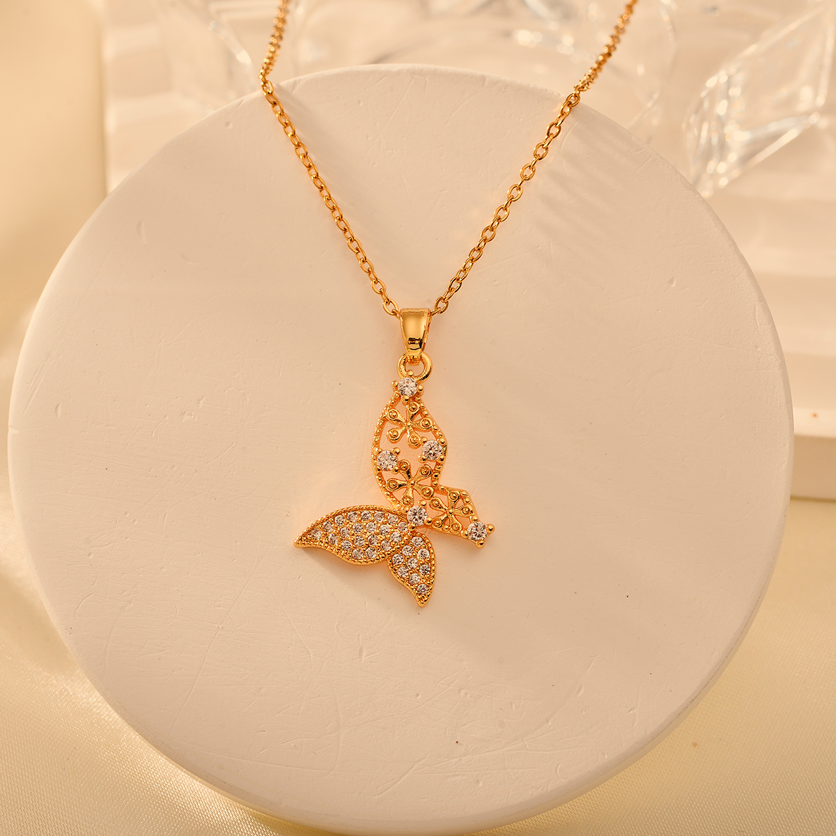 Copper Elegant Simple Style Flower Butterfly Plating Hollow Out Inlay Zircon Pendant Necklace display picture 2