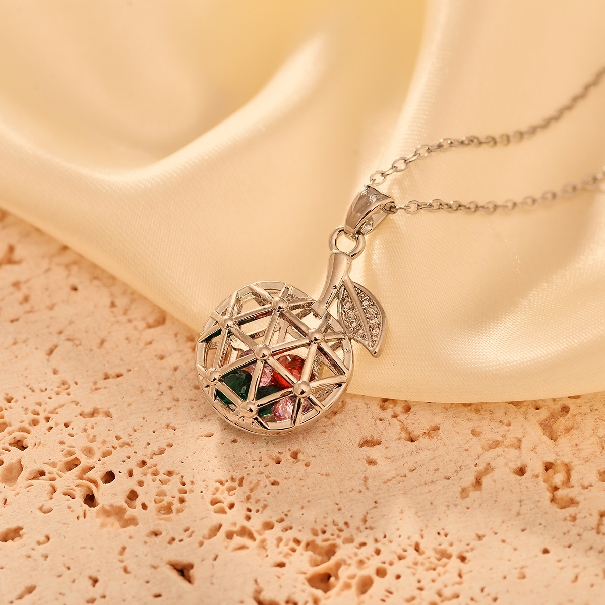 Le Cuivre Style Simple Pomme Placage Incruster Zircon Pendentif display picture 3