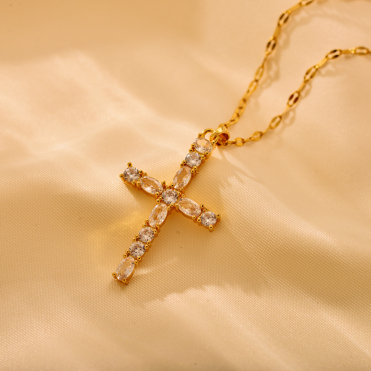 Copper 18K Gold Plated Elegant Cross Plating Pendant Necklace display picture 3
