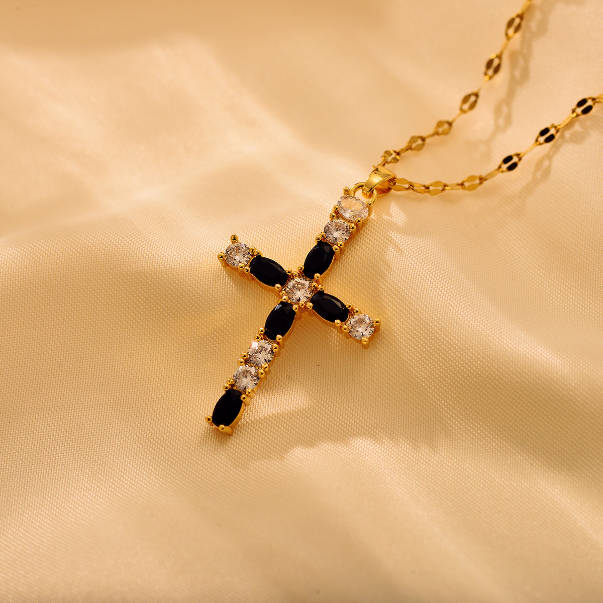 Copper 18K Gold Plated Elegant Cross Plating Pendant Necklace display picture 5