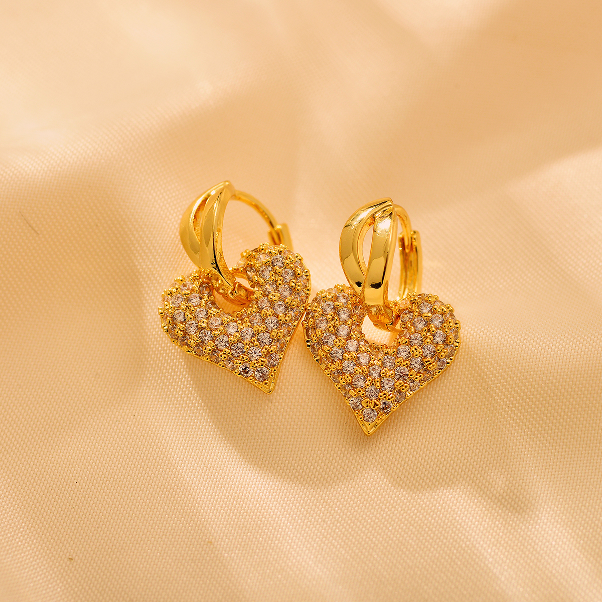 1 Paire Élégant Luxueux Forme De Cœur Incruster Le Cuivre Zircon Plaqué Or 18K Boucles D'oreilles display picture 2