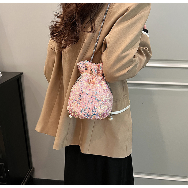 Women's Small Polyester Solid Color Classic Style String Shoulder Bag display picture 11