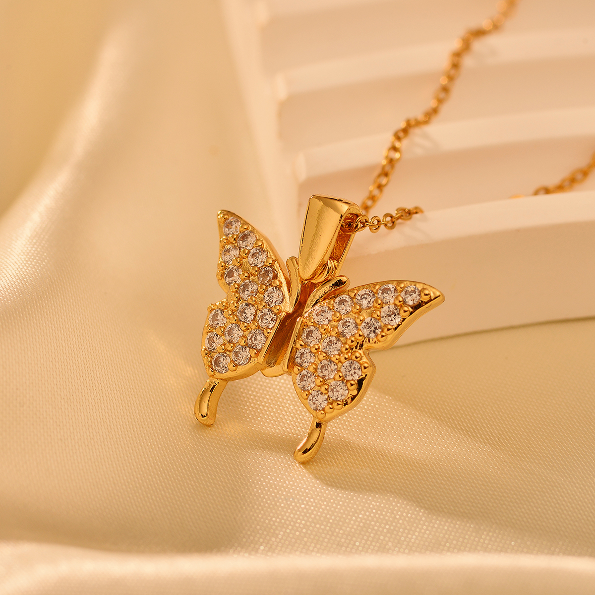 Titan Stahl IG-Stil Glänzend Schmetterling Inlay Zirkon Halskette Mit Anhänger display picture 1