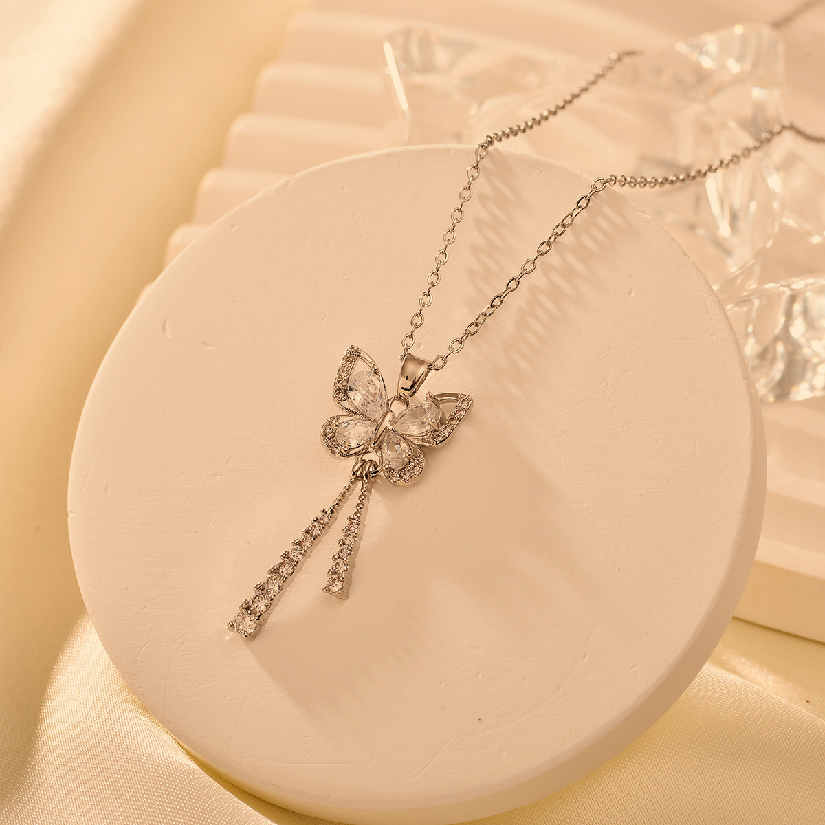 Kupfer Elegant Einfacher Stil Schmetterling Quaste Halskette Mit Anhänger display picture 8