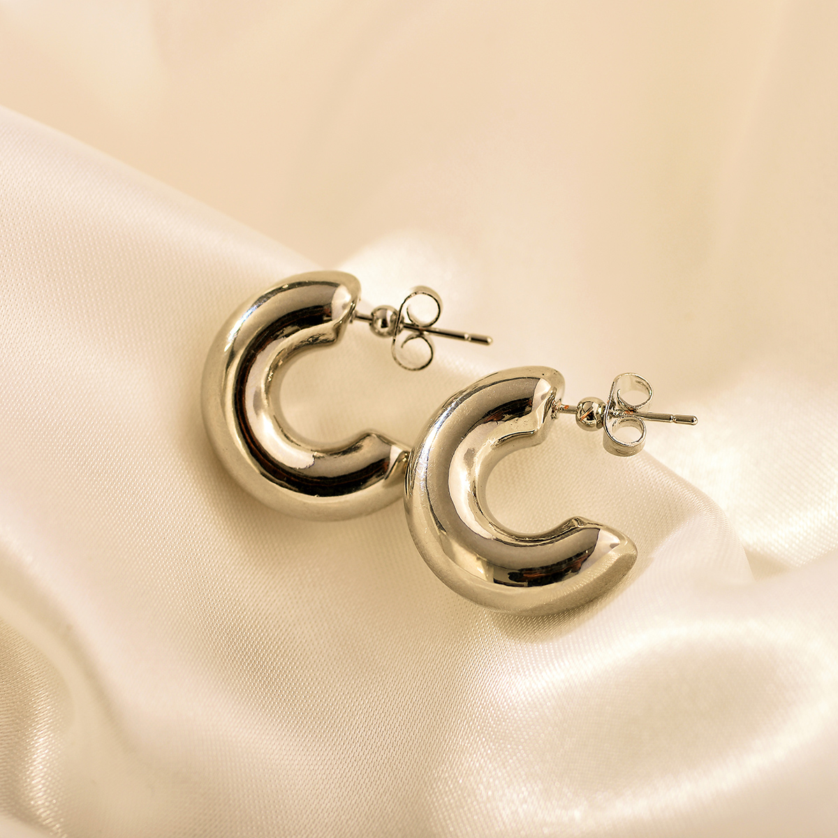 1 Pair Vintage Style C Shape Alloy Ear Studs display picture 3