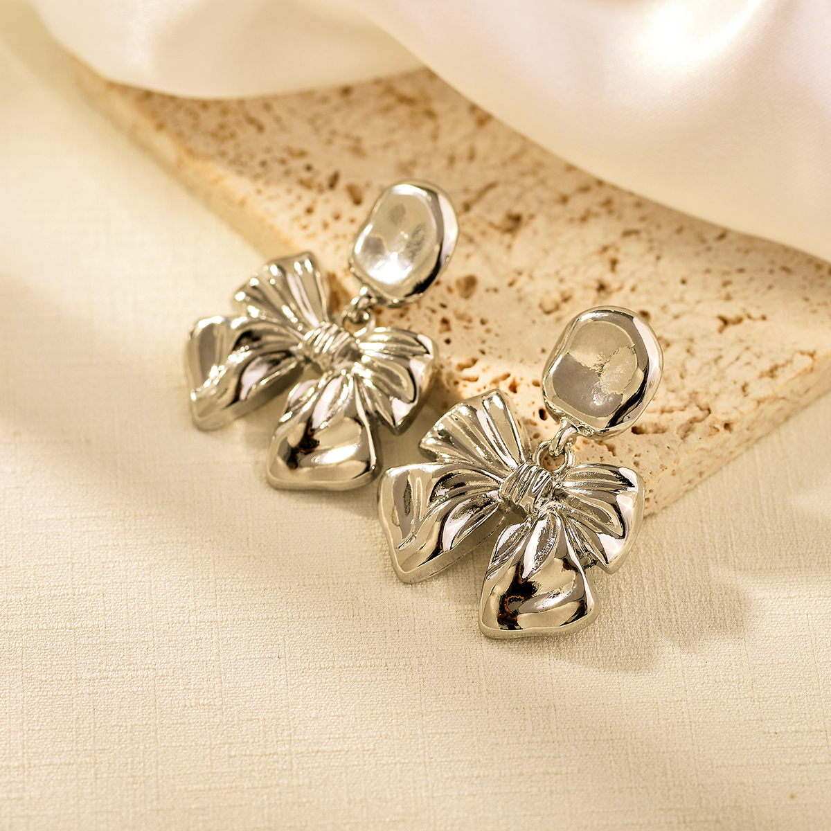 1 Pair Elegant Bow Knot Alloy Drop Earrings display picture 3