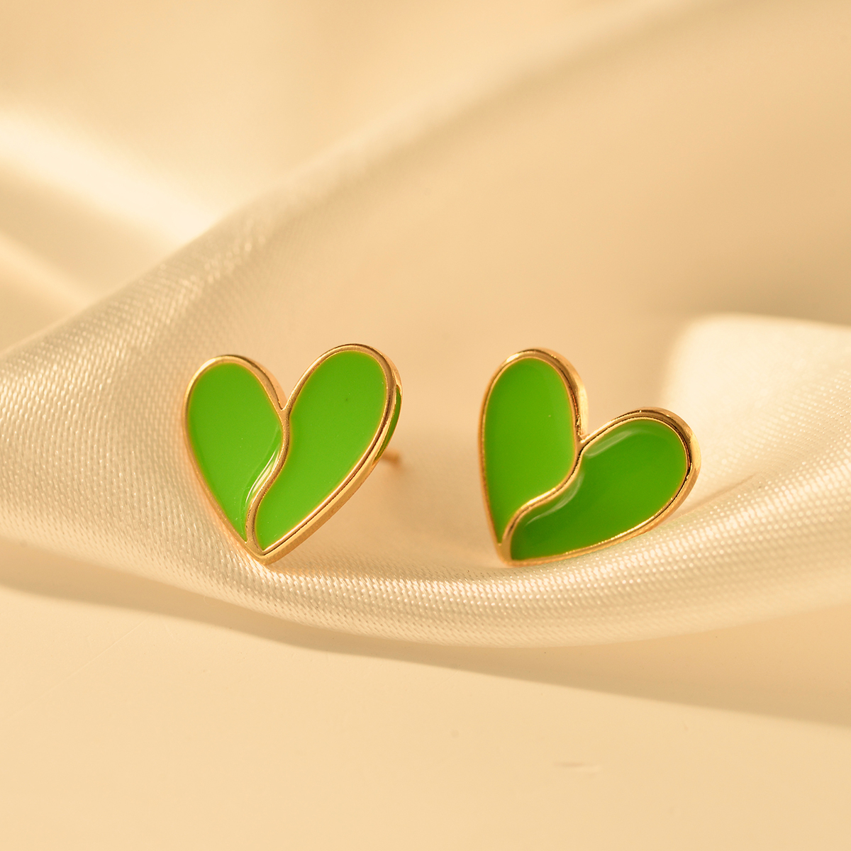 1 Pair Classic Style Heart Shape Heart Alloy Ear Studs display picture 2