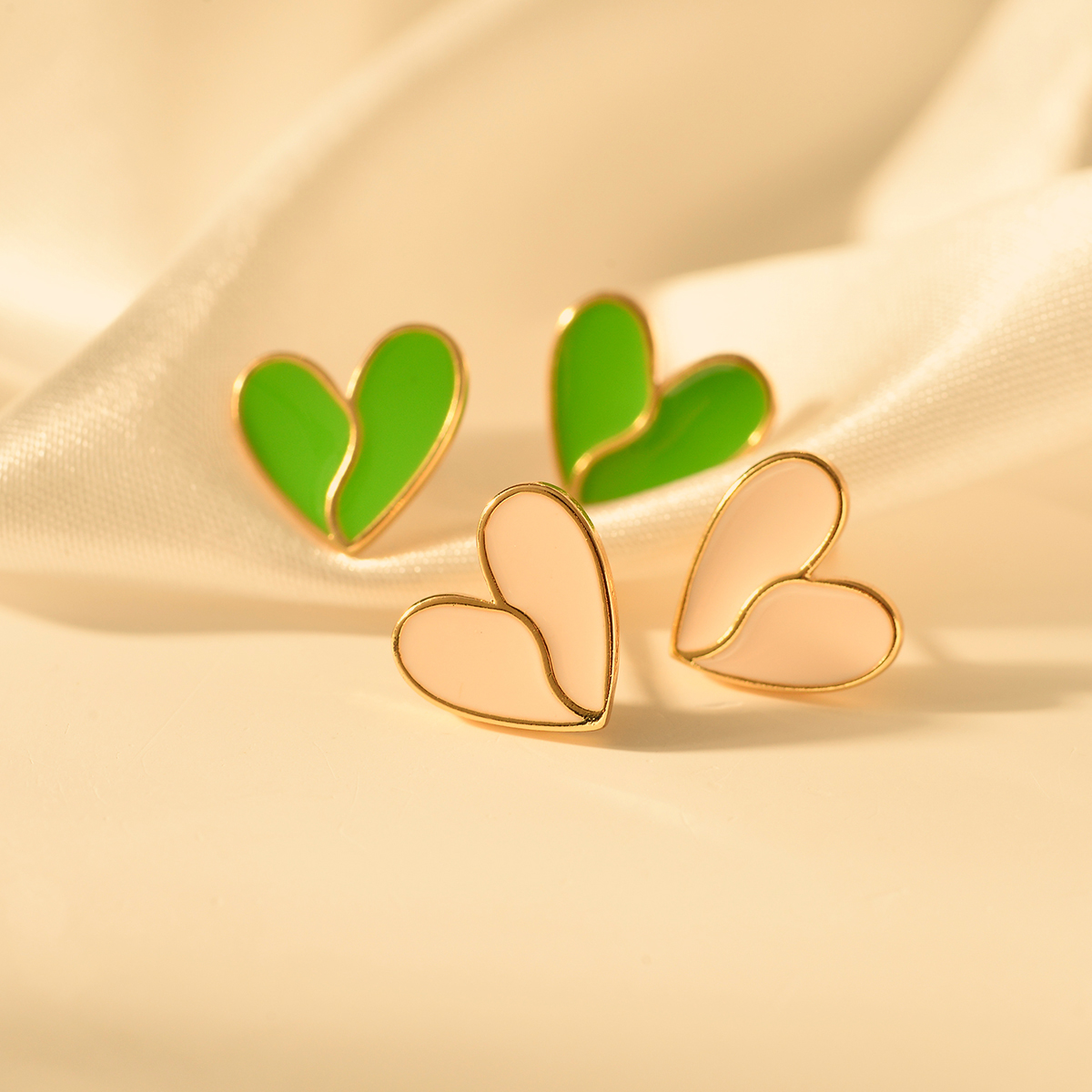 1 Pair Classic Style Heart Shape Heart Alloy Ear Studs display picture 3