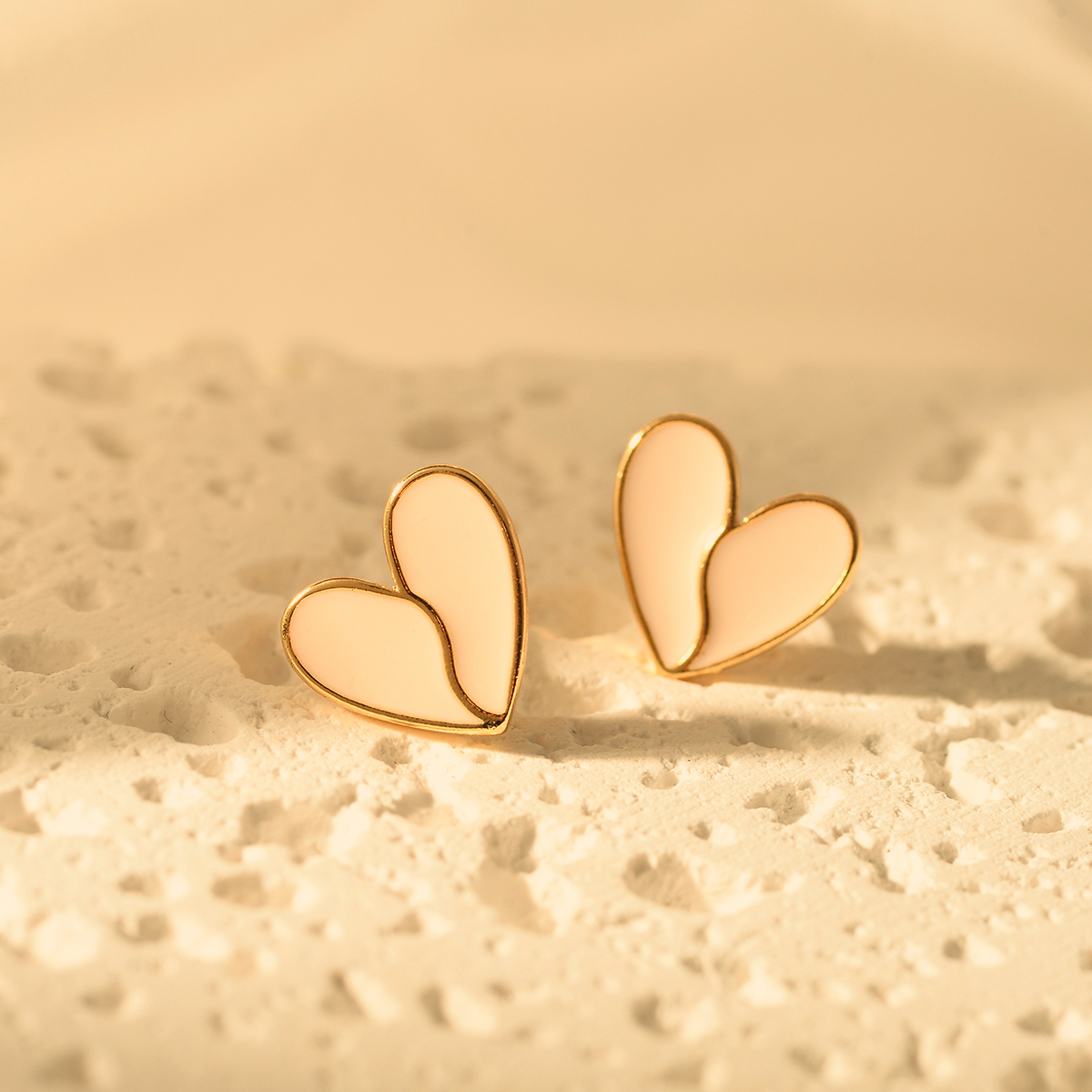 1 Pair Classic Style Heart Shape Heart Alloy Ear Studs display picture 4