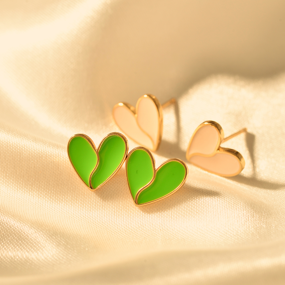 1 Pair Classic Style Heart Shape Heart Alloy Ear Studs display picture 7