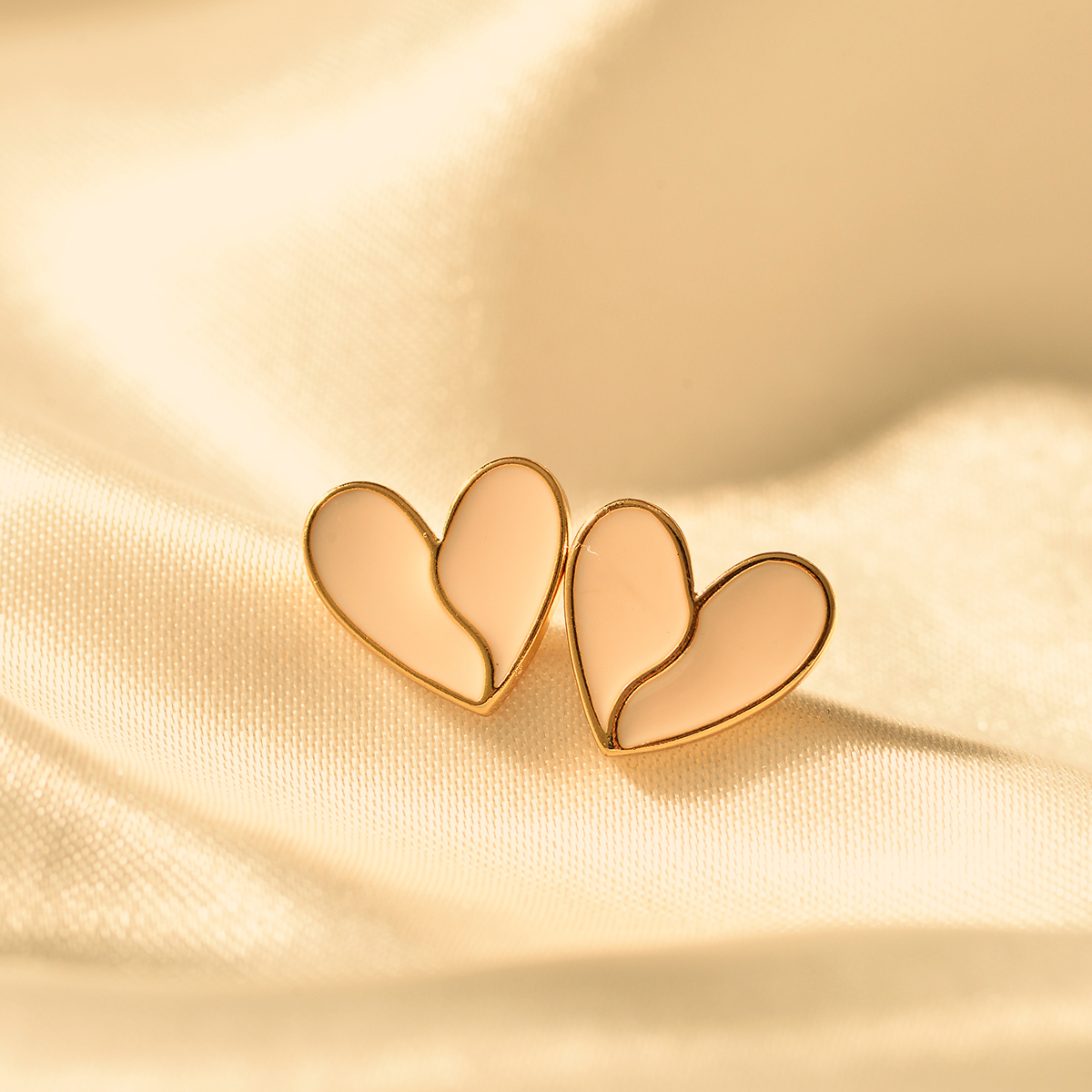 1 Pair Classic Style Heart Shape Heart Alloy Ear Studs display picture 8
