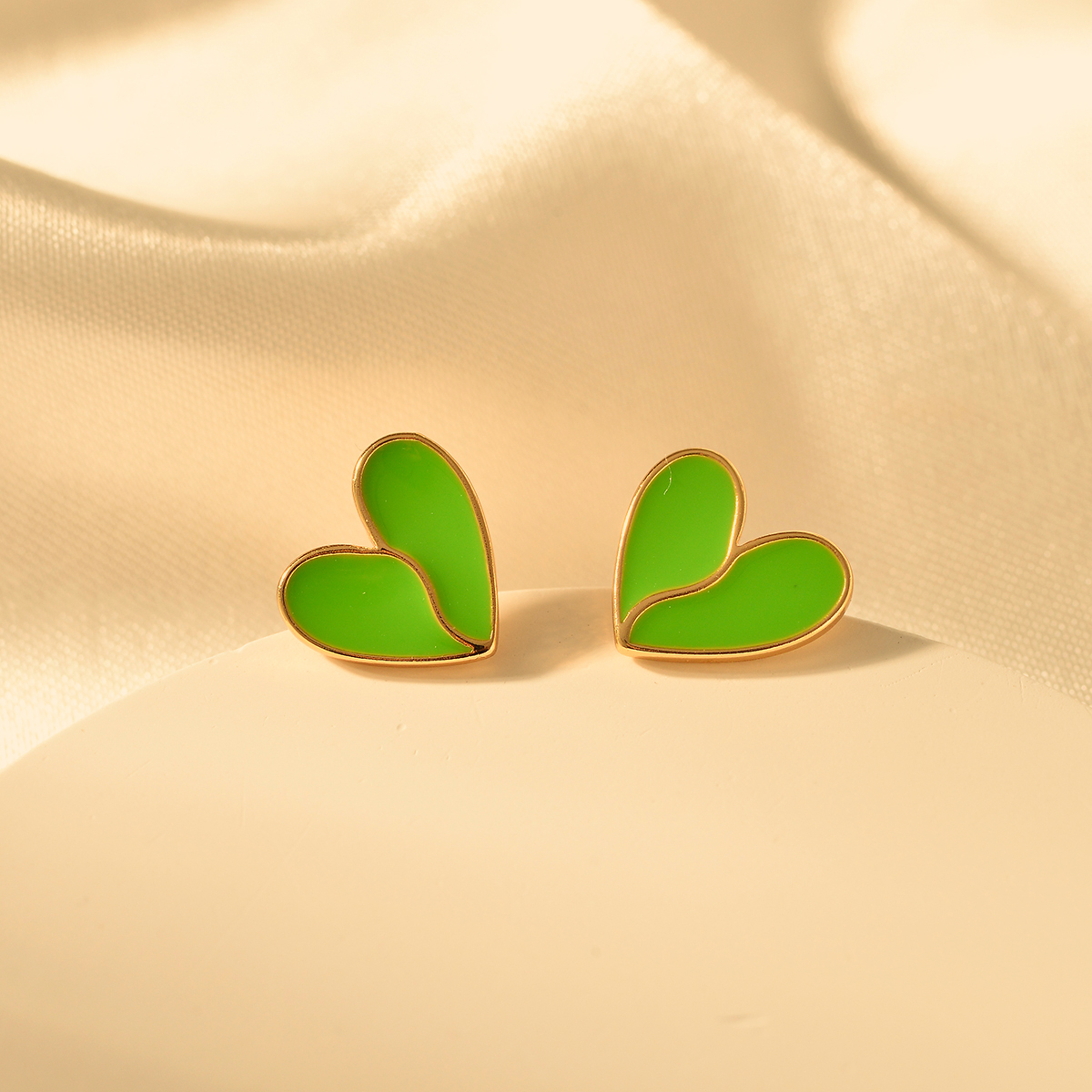 1 Pair Classic Style Heart Shape Heart Alloy Ear Studs display picture 1