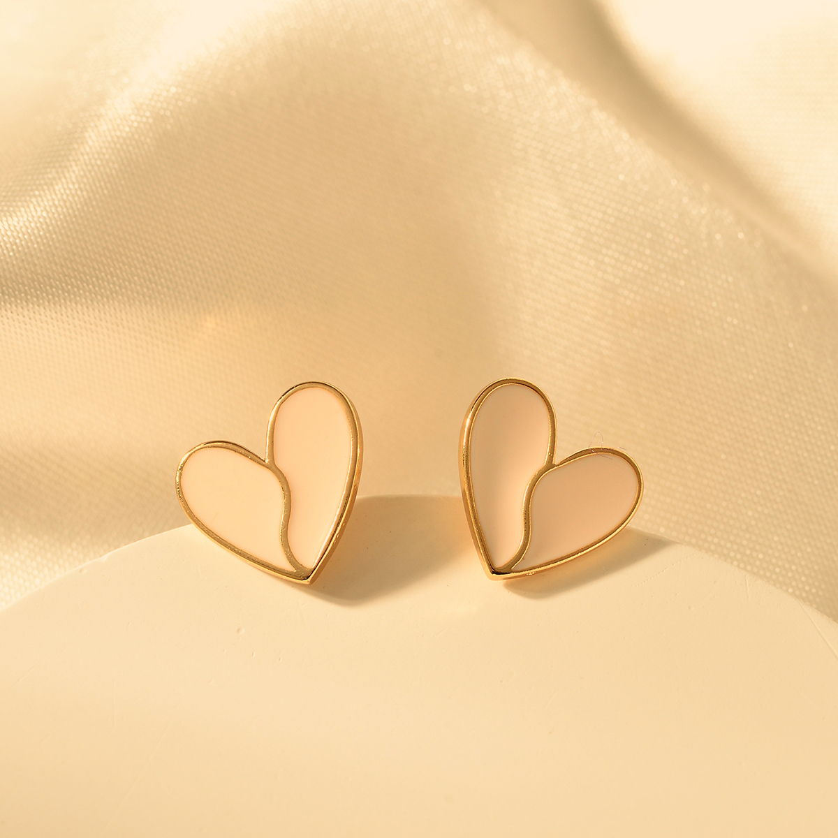 1 Pair Classic Style Heart Shape Heart Alloy Ear Studs display picture 9
