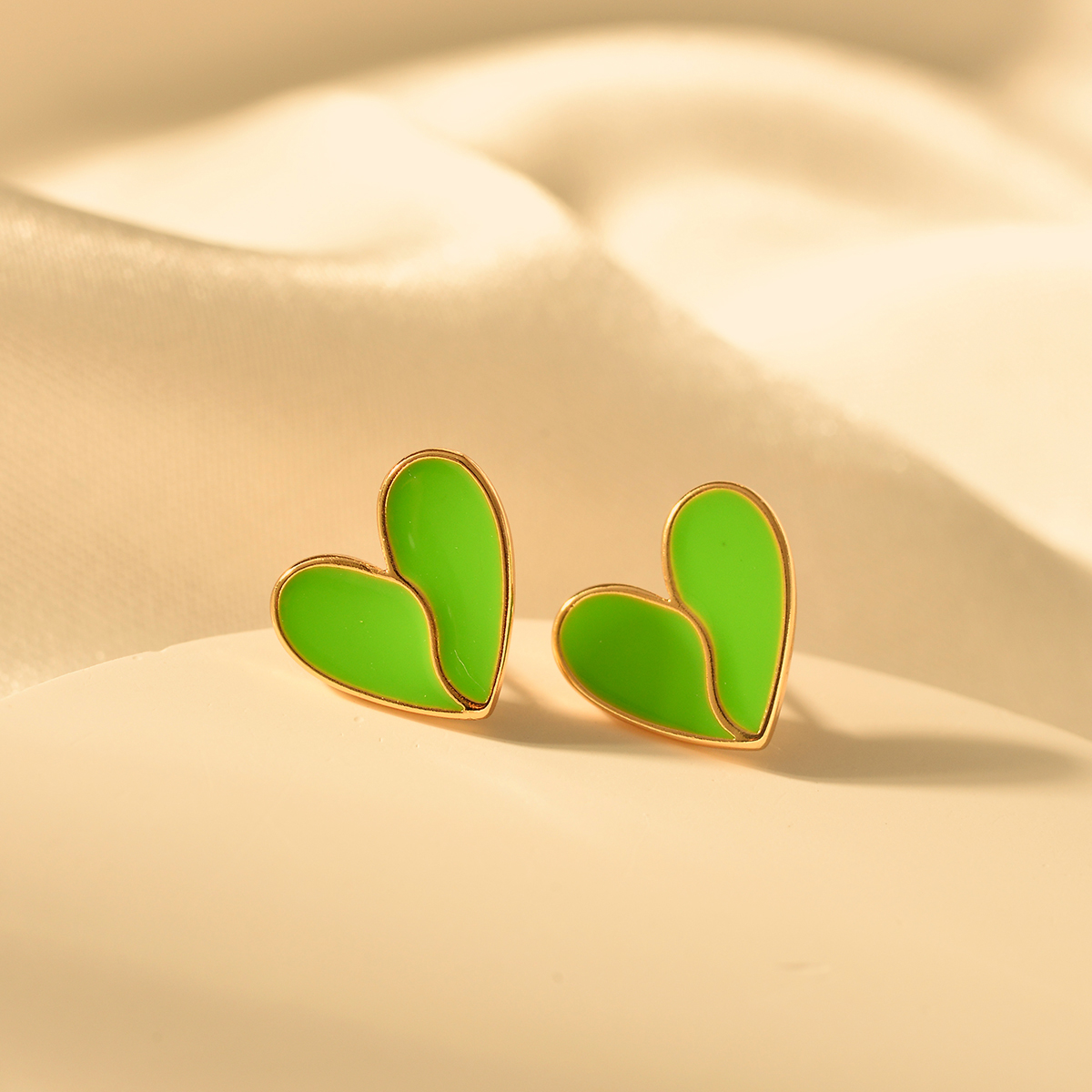 1 Pair Classic Style Heart Shape Heart Alloy Ear Studs display picture 12