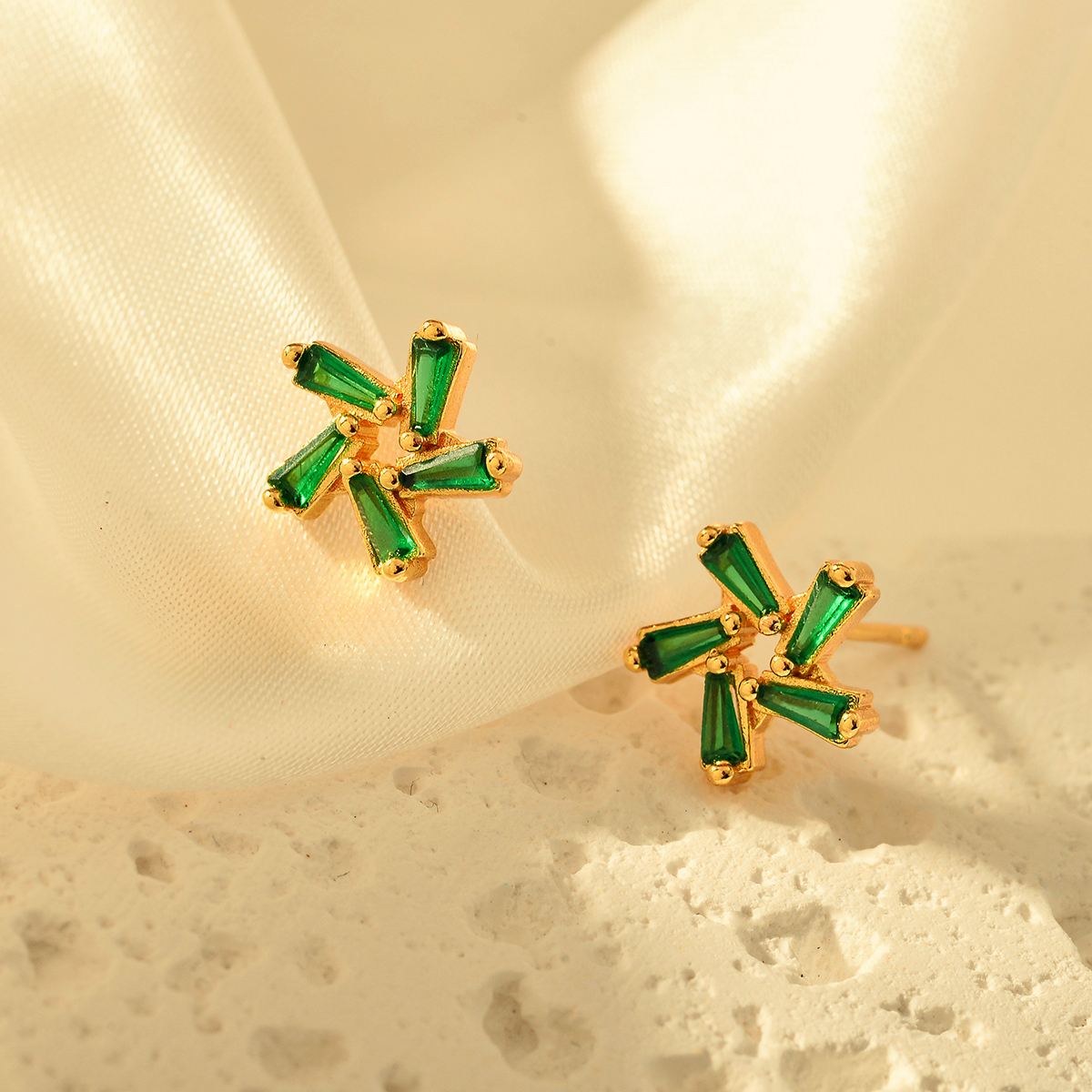 1 Pair Elegant Windmill Alloy Ear Studs display picture 4