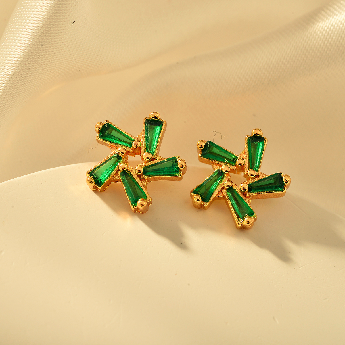 1 Pair Elegant Windmill Alloy Ear Studs display picture 5