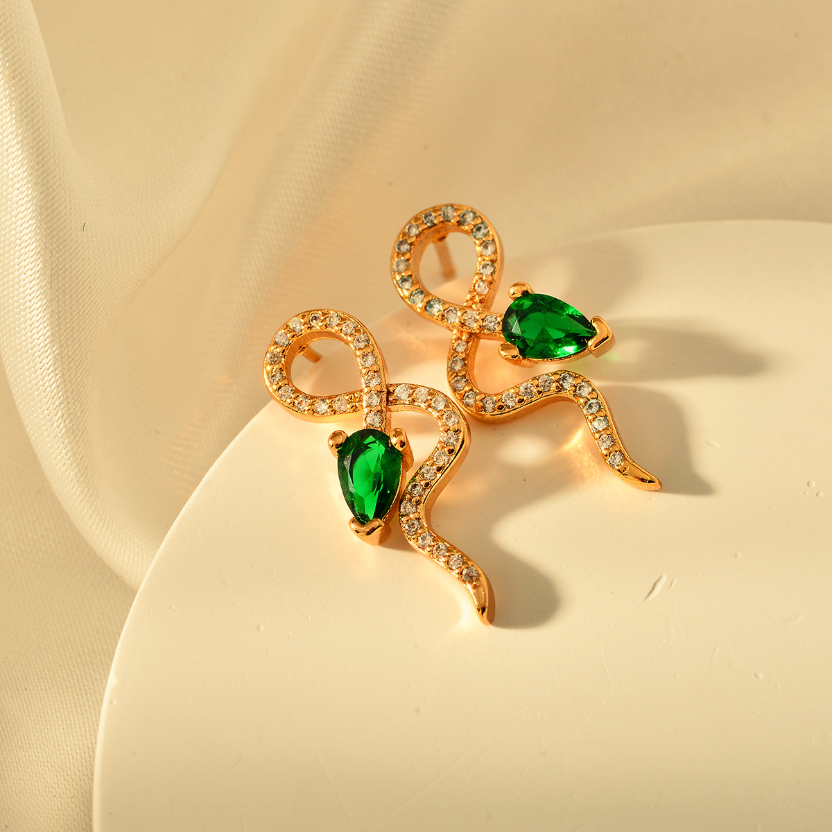 1 Pair Classical Snake Alloy Ear Studs display picture 1