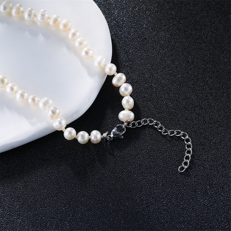 Elegant Simple Style Round Stainless Steel Freshwater Pearl Beaded Handmade Necklace display picture 3
