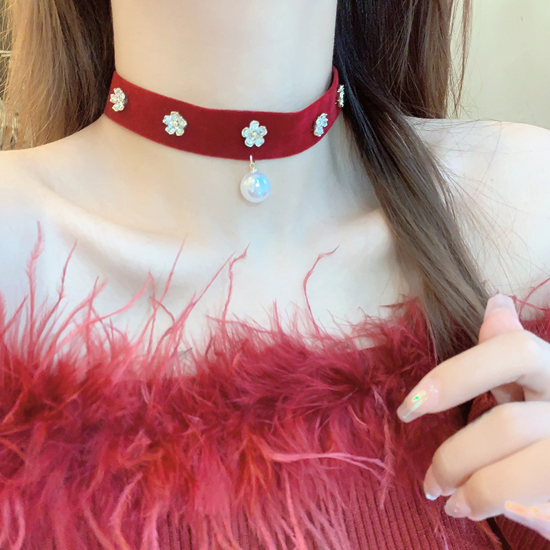 Elegant Romantic Flower Artificial Pearl Alloy Flannel Women's Choker display picture 1