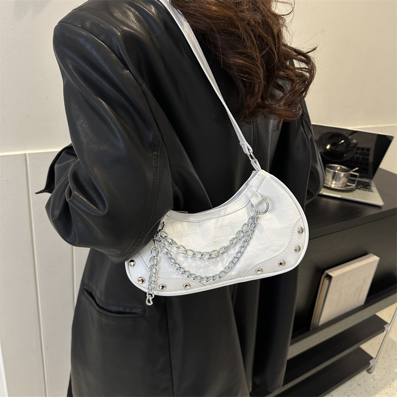 Women's Pu Leather Solid Color Basic Pillow Shape Zipper Buckle Shoulder Bag display picture 6