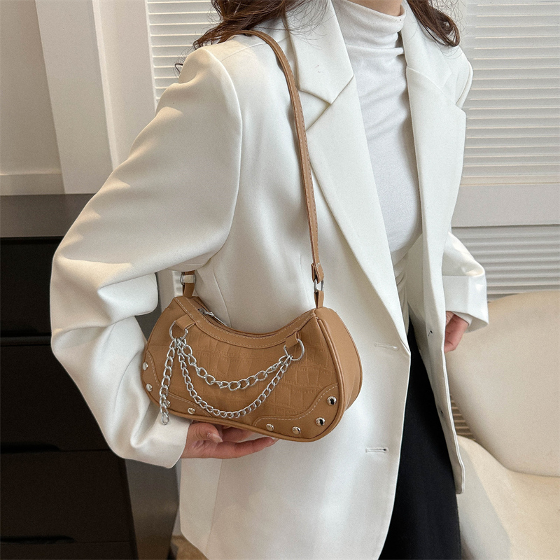 Women's Pu Leather Solid Color Basic Pillow Shape Zipper Buckle Shoulder Bag display picture 7