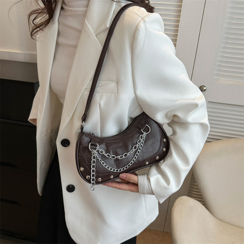 Women's Pu Leather Solid Color Basic Pillow Shape Zipper Buckle Shoulder Bag display picture 10