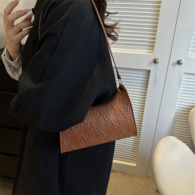 Women's Pu Leather Solid Color Classic Style Square Zipper Underarm Bag display picture 12