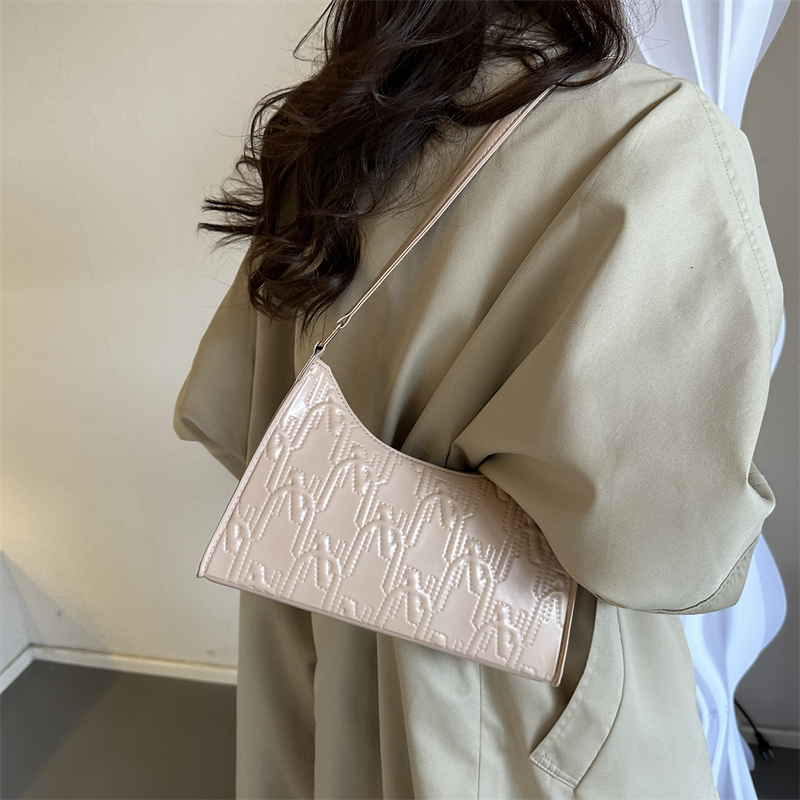 Women's Pu Leather Solid Color Classic Style Square Zipper Underarm Bag display picture 9