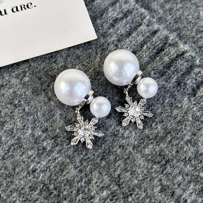 1 Pair Elegant Snowflake Imitation Pearl Alloy Drop Earrings display picture 4