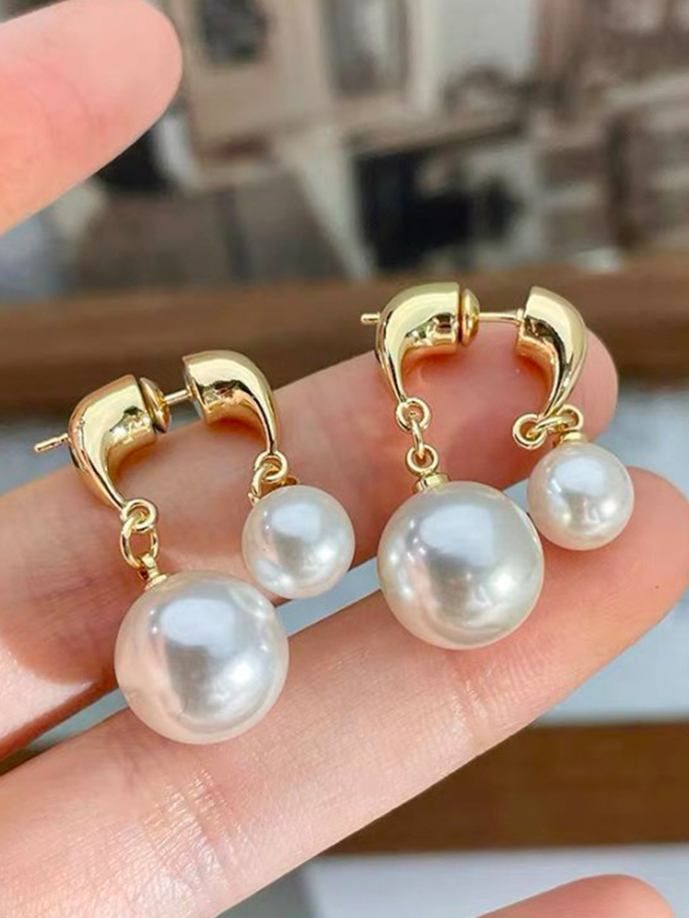 1 Pair Elegant Round Imitation Pearl Copper Drop Earrings display picture 3