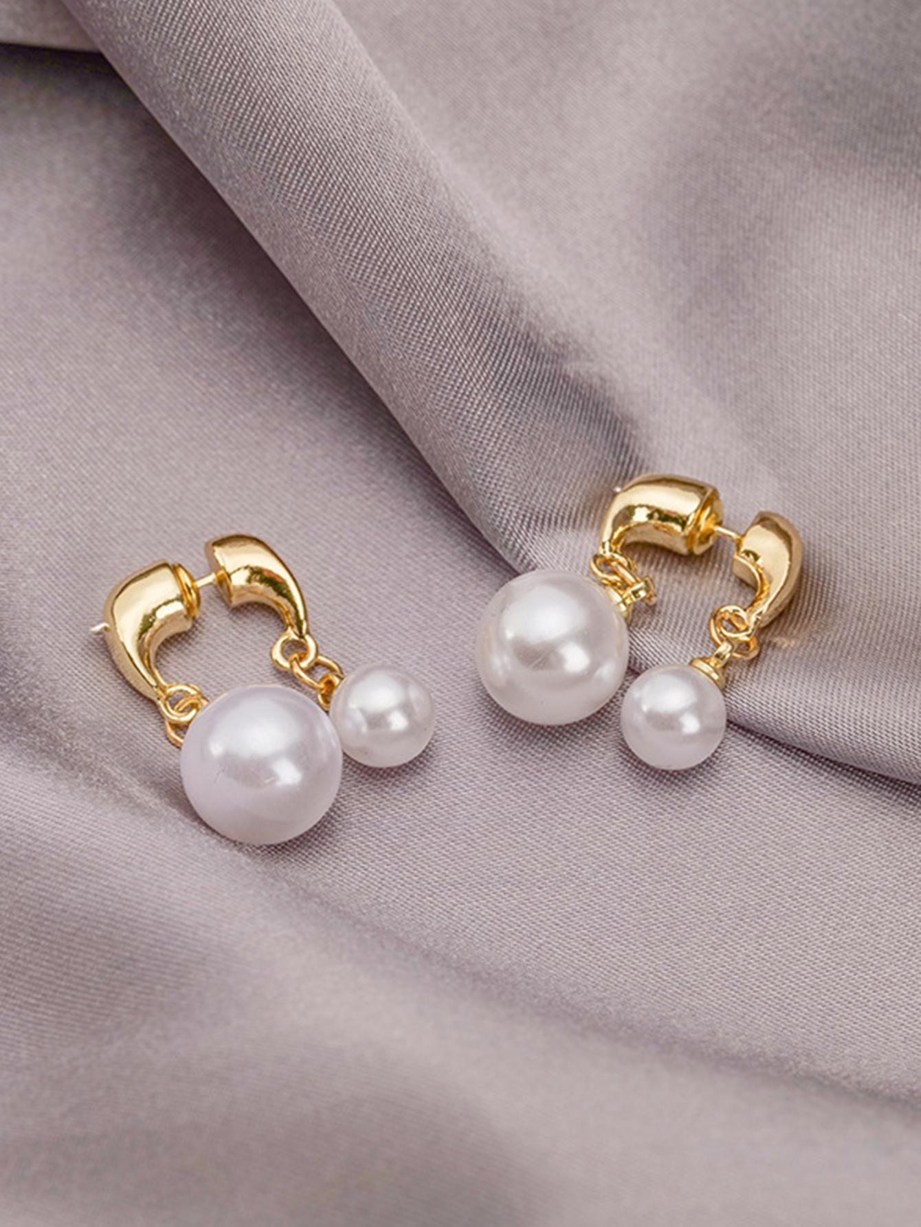 1 Pair Elegant Round Imitation Pearl Copper Drop Earrings display picture 5