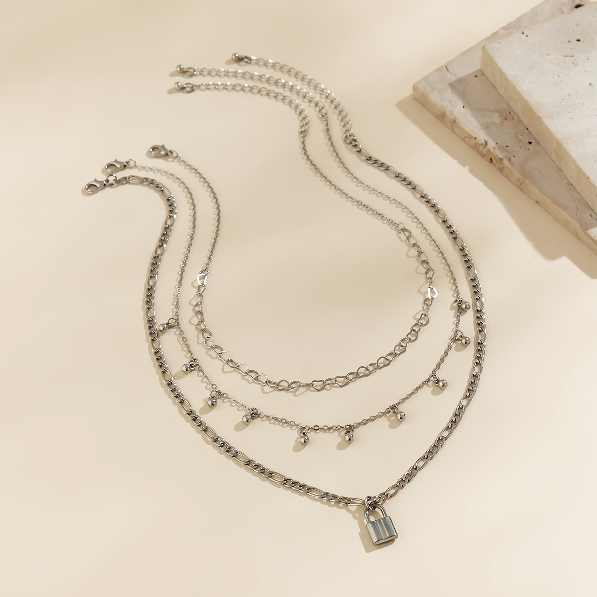 Großhandel Schmuck Einfacher Stil Sperren Legierung Eisen Kupfer Halskette Mit Anhänger display picture 5